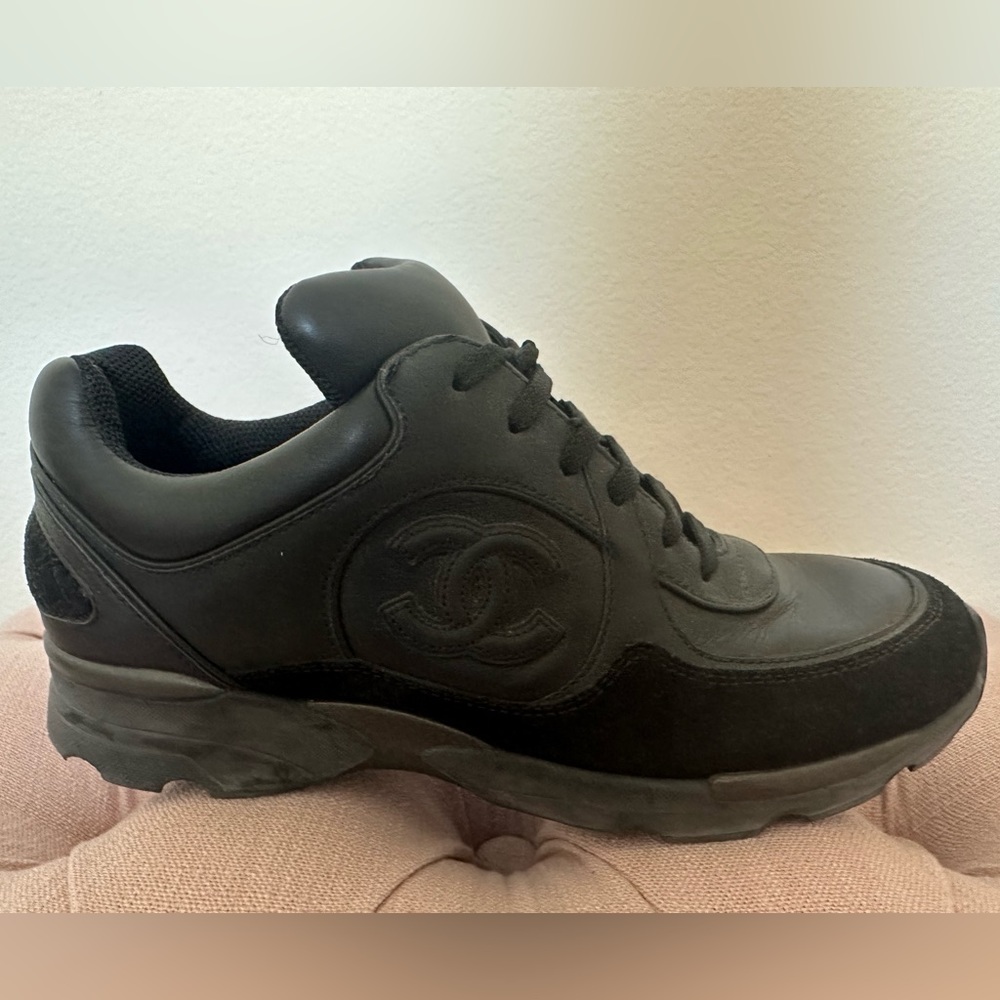 CHANEL black leather sneakers - Picture 2 of 9